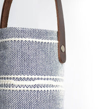 Load image into Gallery viewer, Amana Weave Wine Tote - Amana Woolen Mill
