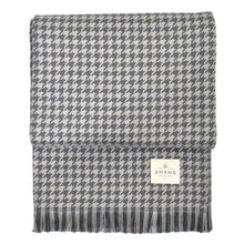 Load image into Gallery viewer, Hardy Houndstooth Cotton Throw Blanket - Amana Woolen Mill
