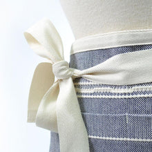 Load image into Gallery viewer, waist ties of the Amana Weave Café Apron
